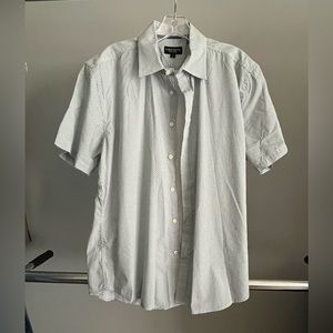 Jack Maverick button down t-shirt.  Great condition!  Blue and Green design.